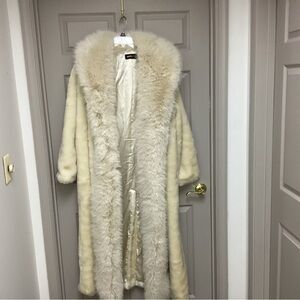 Long Faux Fur Coat by Noveluxe. Cream colored. Women’s Size 1X.